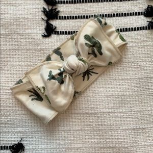 ‘Cozys’ Green Cactus Bow
